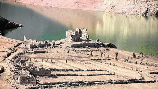 Los vecinos del casi medio centenar de pueblos anegados por un pantano no olvidan, pese al paso de las décadas, las raíces que dejaron bajo el agua