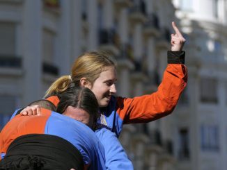 La muixeranga sonríe a los fascistas que cantaban el Cara al Sol