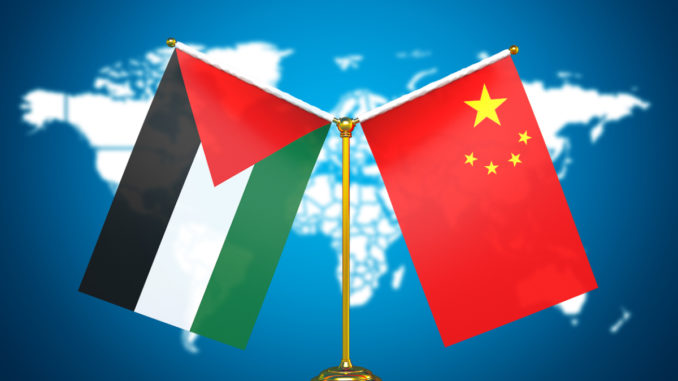 Banderas nacionales de China y el Estado de Palestina