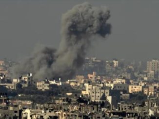 Ejército israelí reanuda sus ataques a Gaza tras vencimiento de tregua.