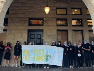 Estudiantes estadounidenses celebran una protesta pro-Palestina en la Universidad Stanford, 5 de junio de 2024.