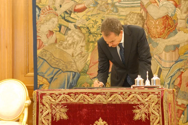 PSOE y PP impulsan una reforma exprés de la Constitución española ...