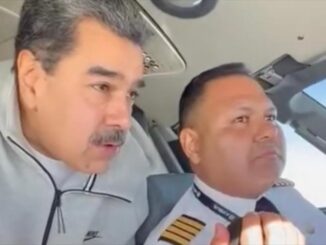 El presidente de Venezuela, Nicolás Maduro, y el piloto presidencial, Bitner Villegas.