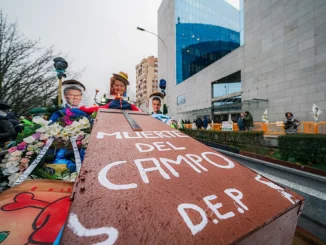 Los agricultores llevan las protestas a las puertas de la Consejería de Agricultura, en Valladolid Rubén Ortega