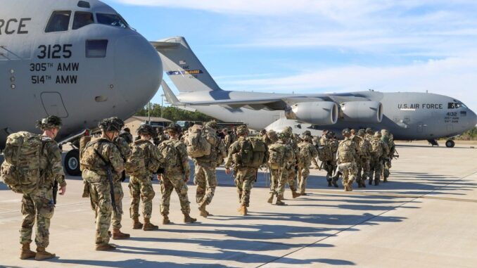 Miembros de la 82.ª División Aerotransportada del Ejército de Estados Unidos.